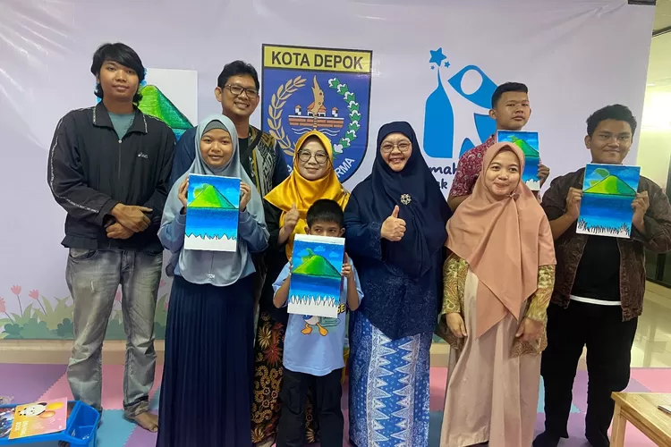 Kadisdik Kota Depok, Siti Chaerijah Aurijah saat mengikuti peresmian RKAI di Gedung Perpustakaan Umum Kota Depok, Kamis (24/7).  (ANDIKA EKA/RADAR DEPOK)