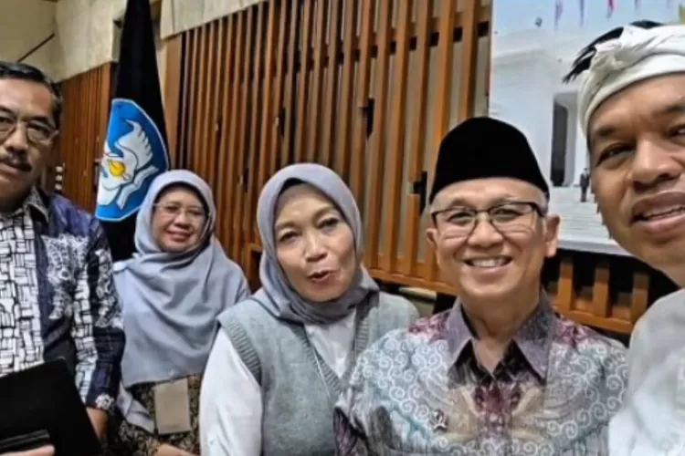 Gubernur Jawa Barat, Dedi Mulyadi bertemu dengan Wakil Menteri, Dirjen, dan pejabat lainnya (Instagram/@dedimulyadi71)