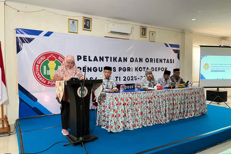Pelaksanaan Pelantikan dan Orientasi jajaran pengurus PGRI Kota Depok, di Gedung PGRI Kota Depok, Kecamatan Cilodong, Sabtu (2/8). ( ANDIKA EKA/RADAR DEPOK)