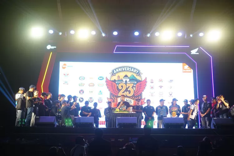 Kemeriahan perayaan hari jadi Ikatan Motor Honda Bandung (IMHB) pada Sabtu, 2 Agustus 2025 di Sirkuit Brigif Cimahi