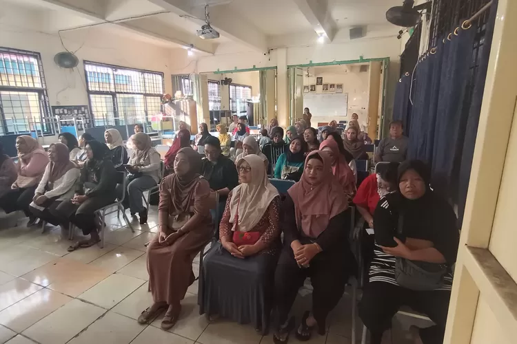Pelaksanaan kegiatan sosialiasi program sekolah SMPN 15 Depok, yang terletak di Kelurahan Mekarsari, Kecamatan Cimanggis. (ANDIKA EKA/RADAR DEPOK)