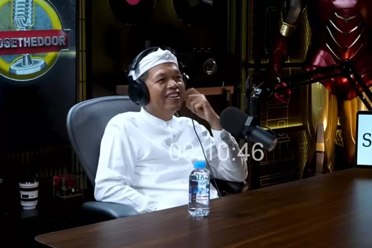 Terlalu membebani orang tua, Gubernur Jawa Barat, Dedi Mulyadi menganggap study tour hanya piknik biasa (Tangkapan layar Youtube Deddy Corbuzier)