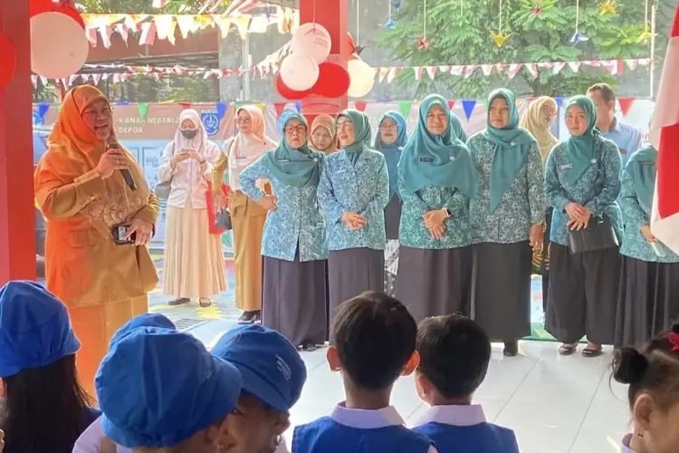 Kepala Disdik Kota Depok, Siti Chaerijah Aurijah meluncurkan program Gemasih di TK Negeri 2 Kota Depok yang terletak di Kelurahan/Kecamatan Limo. (ISTIMEWA)
