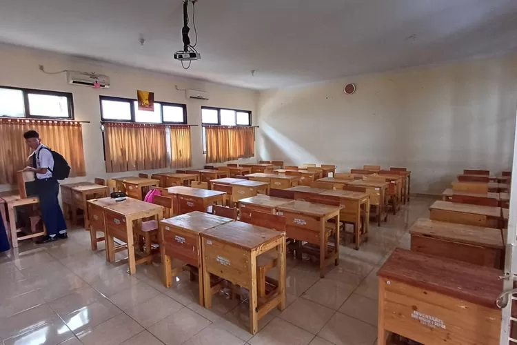 Suasana kelas yang ada di SMAN 1 Depok, yang sudah menerapkan kebijakan 50 peserta didik dalam satu rombongan belajar (Rombel). (ANDIKA EKA/RADAR DEPOK)
