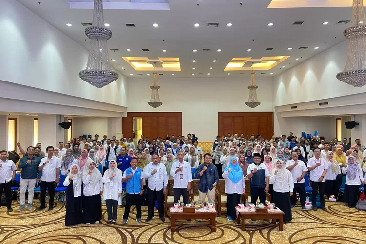 Kepala Disdik Kota Depok Siti Chaerijah Aurijah membuka kegiatan embekalan penataan pendistribusian PTK, di Aula Lantai 10, Gedung Dibaleka 2, Balaikota Depok. (ANDIKA EKA/RADAR DEPOK)