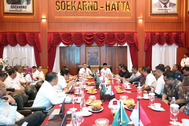 Rakor penataan toko modern antara Pemkab Bogor bersama pengusaha retail.  (KABAR BOGOR)