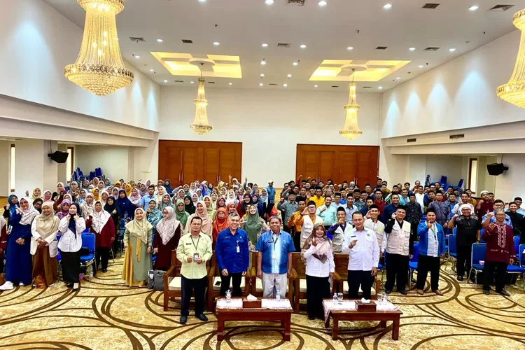 Foto bersama usai pembukaan kegiatan workshop KKG PAI jenjang SD,&nbsp; di aula lantai 10, Gedung Baleka 2, Balaikota Depok, Selasa (12/8). (ANDIKA EKA/RADAR DEPOK)