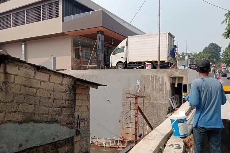 Tampak rumah makan di Jalan Tole Iskandar RT1/1 Kelurahan Abadijaya, Sukmajaya.  (AGNESYA WIANDA/RADAR DEPOK )