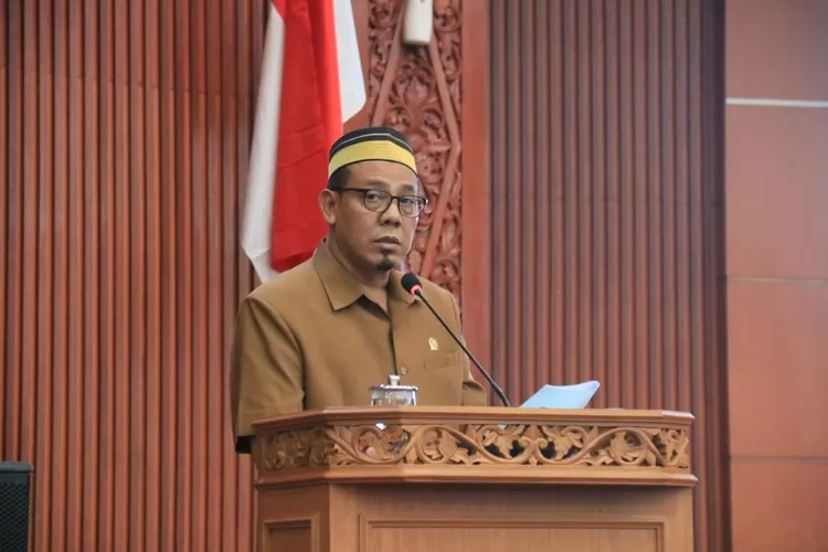 Anggota DPRD Kota Depok Fraksi PKS, H Bambang Sutopo saat membacakan Pandangan Umum serta Nota Keberatan dalam Sidang Paripurna dalam Rancangan Perubahan APBD 2025, Selasa (12/8/2025) (DOKUMEN NARASUMBER)