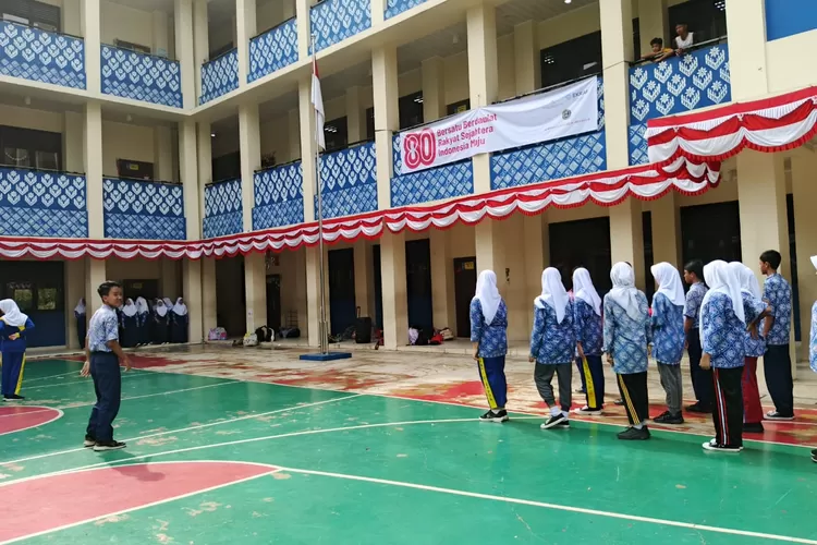 Suasana latihan Paskibra SMPN 27 Depok dalam upacara HUT Kemerdekaan RI.&nbsp; (ANDIKA EKA/RADAR DEPOK)