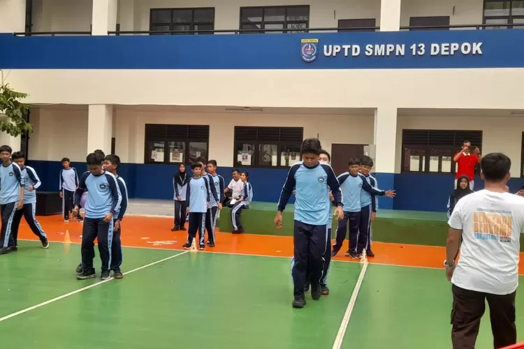 Suasana perlombaan dalam menyambut HUT Kemerdekaan RI di SMPN 13 Depok.&nbsp; (ANDIKA EKA/RADAR DEPOK)