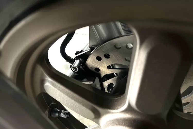 Tips dan cara menjaga rem motor tetap optimal