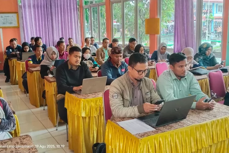 Pelaksanaan sosialisasi, bimbingan, dan layanan teknis Dapodik, di SMK Nasional Depok, Jalan Raya Grogol, Kelurahan Grogol, Kecamatan Limo, Selasa (19/8/2025) (ANDIKA EKA/RADAR DEPOK)