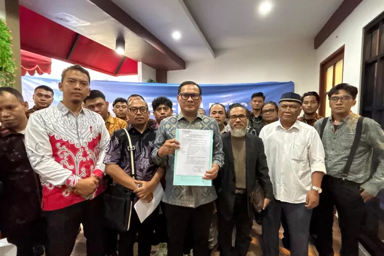 Sekelompok warga dari berbagai daerah resmi menggugat Menteri Perumahan dan Kawasan Permukiman, Maruarar Sirait, ke Mahkamah Agung (MA), Senin 19 Agustus 2025. (ISTIMEWA)