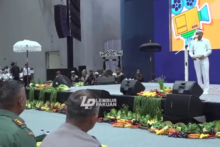 Gubernur Jawa Barat, Dedi Mulyadi sarankan jaminan keseharan dan permudah kepemilikan rumah bagi guru (Tangkapan layar Youtube LEMBUR PAKUAN CHANNEL)