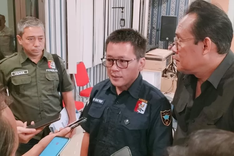 Farid Maruf (tengah) memberikan keterangan pers usai terpilih secara aklamasi sebagai Ketua Perbakin Kabupaten Bogor.