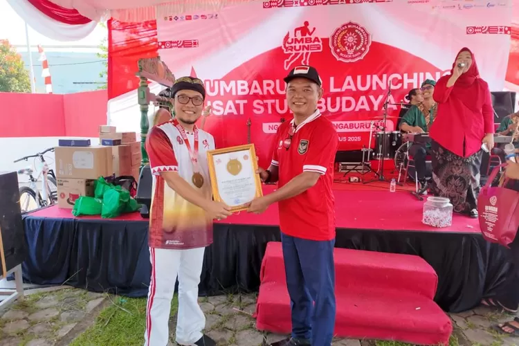 Anggota DPRD Jawa Barat Dede Chandra Sasmita alias Dechan saat mengapresiasi Peresmian Pusat Studi Budaya Sunda yang diadakan Umbara di Alun-Alun Leuwiliang, Kabupaten Bogor, beberapa waktu lalu (DOKUMEN PRIBADI)