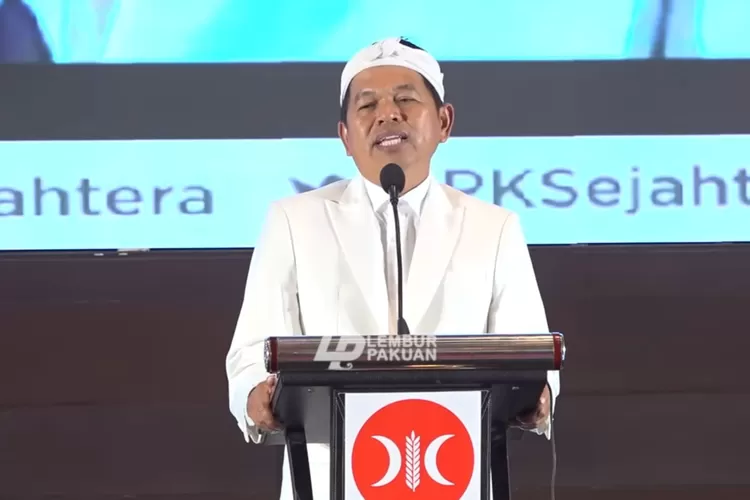 Gubernur Jawa Barat, Dedi Mulyadi ungkap memiliki 200 pengacara untuk membantu rakyat (Tangkapan layar Youtube LEMBUR PAKUAN CHANNEL)