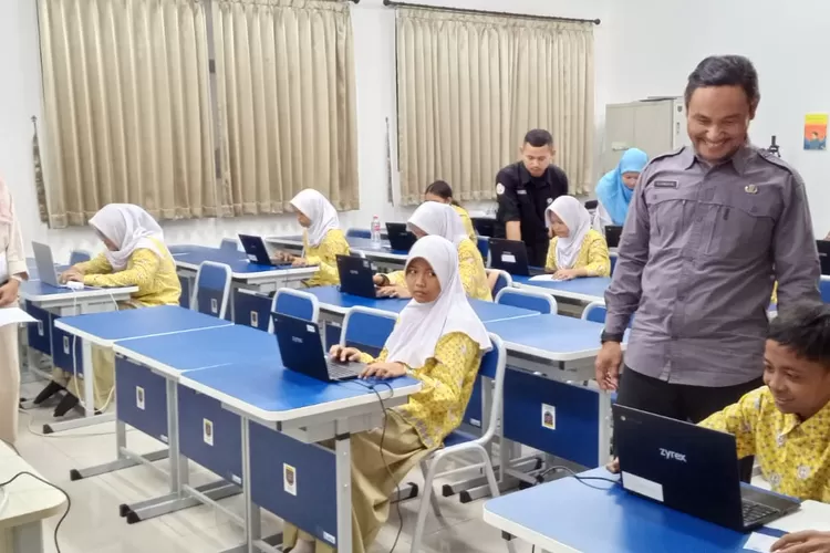 Pelaksanaan ANBK di SMPN 30 Depok, yang terletak di Kelurahan Depok Jaya, Kecamatan Pancoranmas.&nbsp; (ANDIKA EKA/RADAR DEPOK)