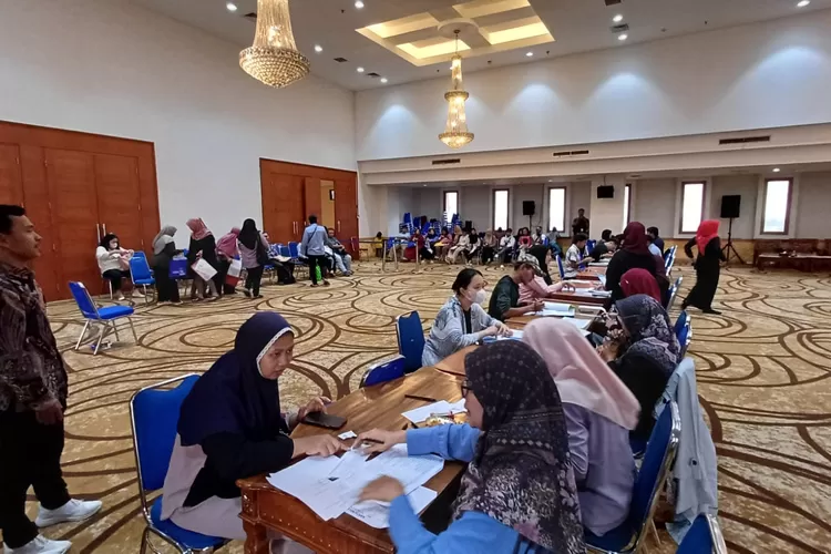 Proses pendaftaran RSSG di Dinas Pendidikan Kota Depok, beberapa waktu lalu.&nbsp; (ANDIKA EKA/RADAR DEPOK)