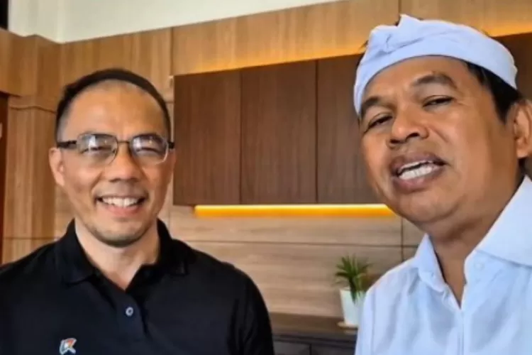 Gubernur Jawa Barat, Dedi Mulyadi dengan Kepala Bappeda Jabar membuat program asuransi untuk pekerja informal (Instagram/@dedimulyadi71)