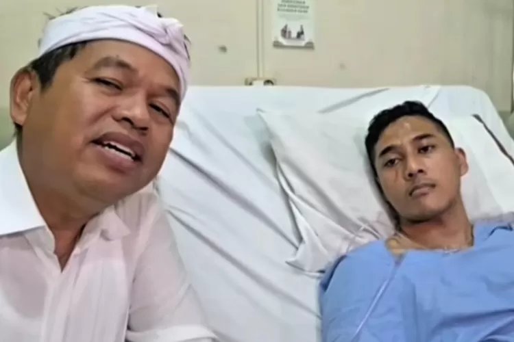 Gubernur Jawa Barat, Dedi Mulyadi dengan seorang pendemo yang dianiaya saat demonstrasi (Instagram/@dedimulyadi71)