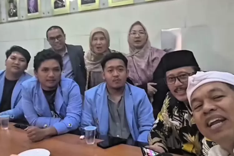 Gubernur Jawa Barat, Dedi Mulyadi bertemu dengan Rektor dan perwakilan mahasiswa Unisba Bandung (Instagram/@dedimulyadi71)