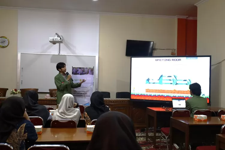 Tim Dosen dan Mahasiswa UPN Veteran Jakarta saat memaparkan Metode Belajar Matematika Cerdas.  (DOKUMEN NARASUMBER)