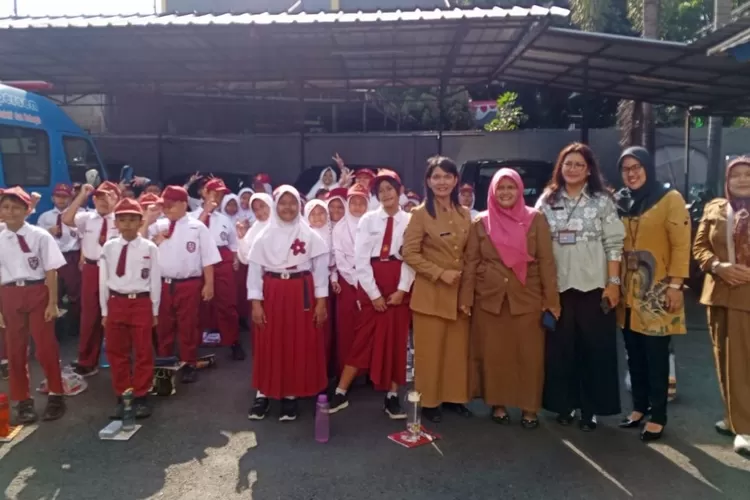 Kunjungan puluhan murid SDN Mekarjaya 20 ke BNN Kota Depok. (ISTIMEWA)