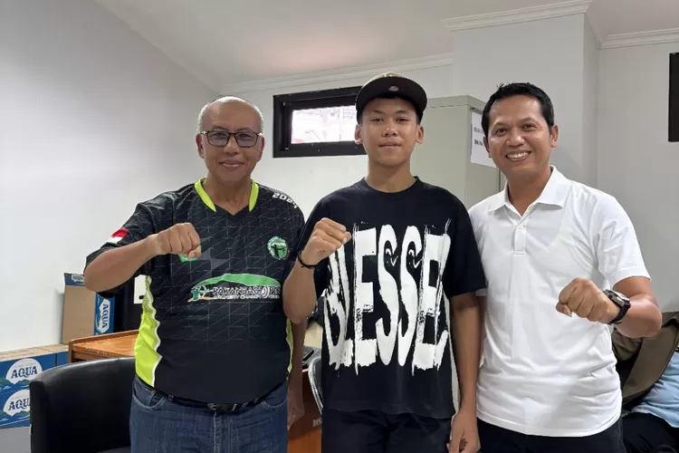 M.Kafinov (tengah) bersama Ketua KONI Kabupaten Bogor Dedi A. Bachtiar (kiri) dan Ketua Pengcab IMI Kabupaten Bogor.