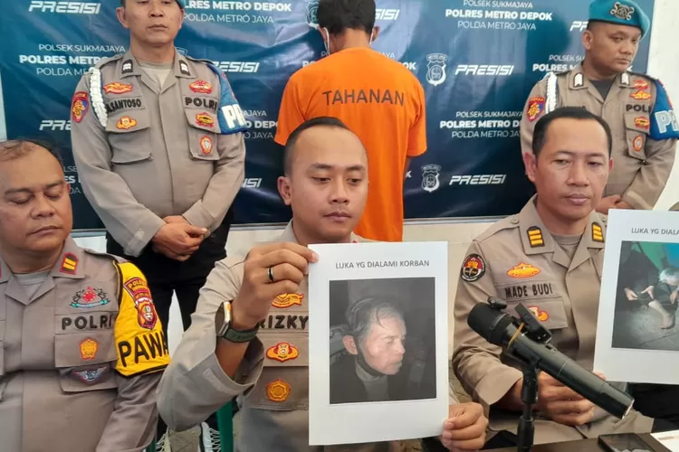 Kapolsek Sukmajaya, AKP Rizky Firmansyah Tontowiputra dalam konfrensi pers di Polsek Sukmajaya, Senin (8/9).  (AGNESYA WIANDA/RADAR DEPOK)