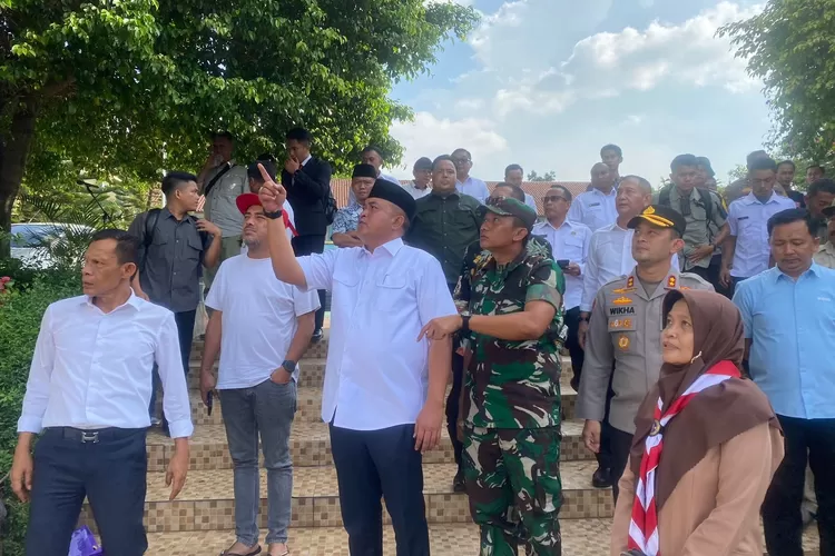 Bupati Rudy Susmanto dan Wabup Jaro Ade bersama jajaran Forkopimda Kabupaten Bogor mengecek kondisi SMKN 1 Cileungsi.  (DOKUMEN DISKOMINFO)