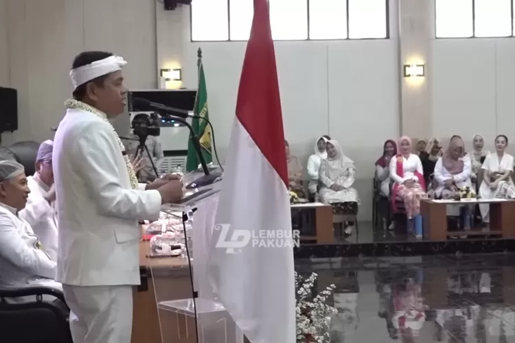 Saran Gubernur Jawa Barat, Dedi Mulyadi dalam acara Hari Jadi Kabupaten Sukabumi untuk para Bupati dan Kepala Desa (Tangkapan layar Youtube LEMBUR PAKUAN CHANNEL)