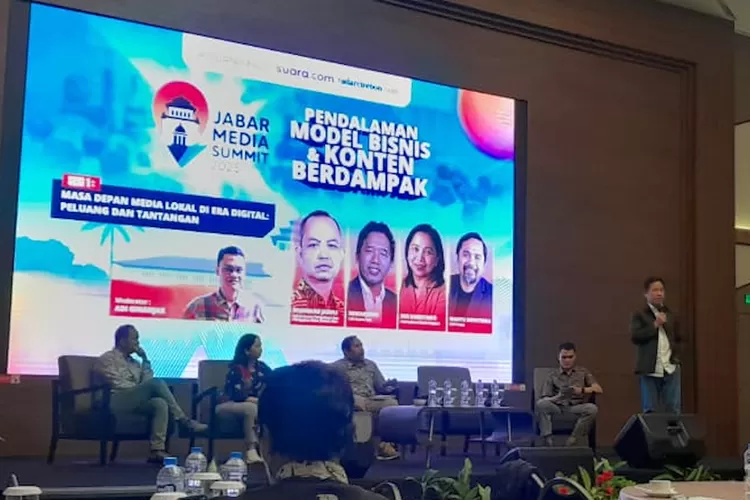 CEO media Nasional memberikan arahan dalam Jabar Media Summit di Pasteur Conventions Center, Bandung, Kamis (11/9).  (AGNESYA WIANDA/RADAR DEPOK)