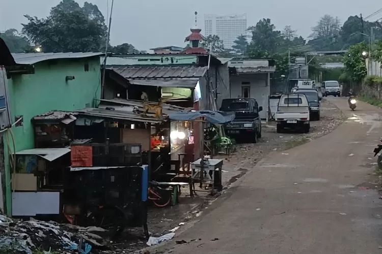 Suasana salah satu pemukiman &lsquo;Pemulung&rsquo; di wilayah T9/2, Kelurahan Abadijaya, Kecamatan Sukmajaya. ( ANDIKA EKA/RADAR DEPOK)