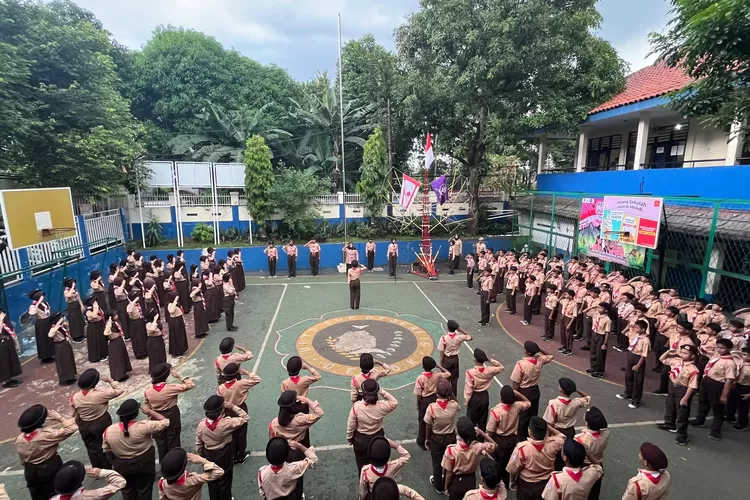 Pelaksanaan Perjusa SMPN 15 Depok, di halaman sekolahnya yang terletak di di Jalan Pondok Tipar, Kelurahan Mekarsari, Kecamatan Cimanggis, pada 12-13 Agustus 2025. (ANDIKA EKA/RADAR DEPOK)