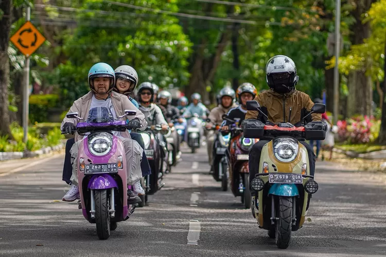 Keseruan acara Scoopy Coffee Rave 2025 di Bandung dengan mengelilingi kota Bandung