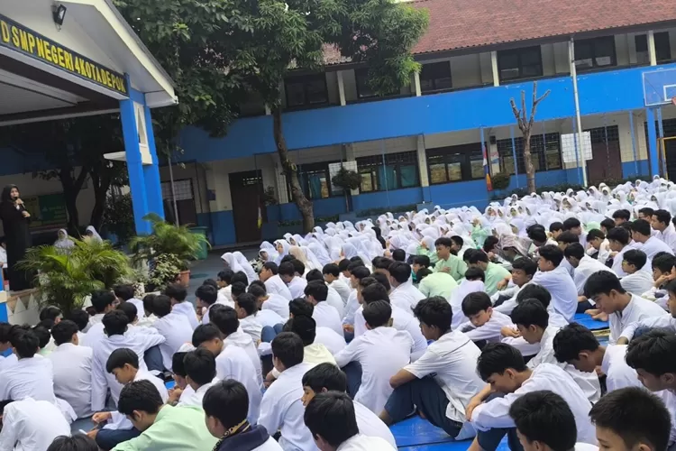 Pelaksanaan Peringatan Maulid Nabi Muhammad SAW 1447 Hijriah di SMP Negeri 4 Depok, beberapa waktu lalu. (DOKUMEN SEKOLAH)