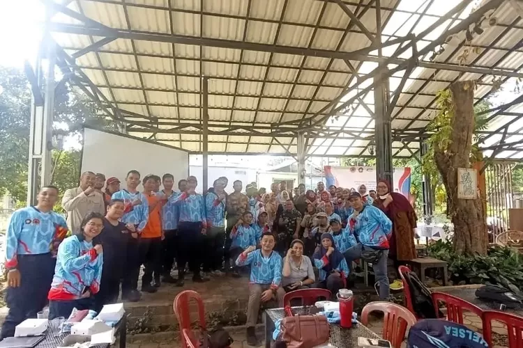 Foto bersama kegiatan sosialisasi pembentukan FPRB di di Taman Edukasi Kaldera, Kecamatan Tapos, Kamis (11/9). (DOKUMEN PEMKOT DEPOK)