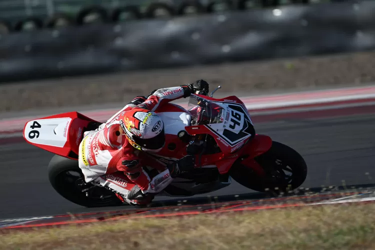 Pebalap Herjun Atna Firdaus binaan Astra Honda Racing Team (AHRT) di Mandalika Racing Series (MRS) 2025 