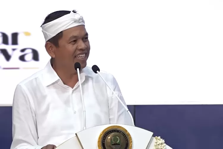 Gubernur Jawa Barat, Dedi Mulyadi ungkap hapuskan dana program IT 1,2 Triliun (Tangkapan layar Youtube LEMBUR PAKUAN CHANNEL)