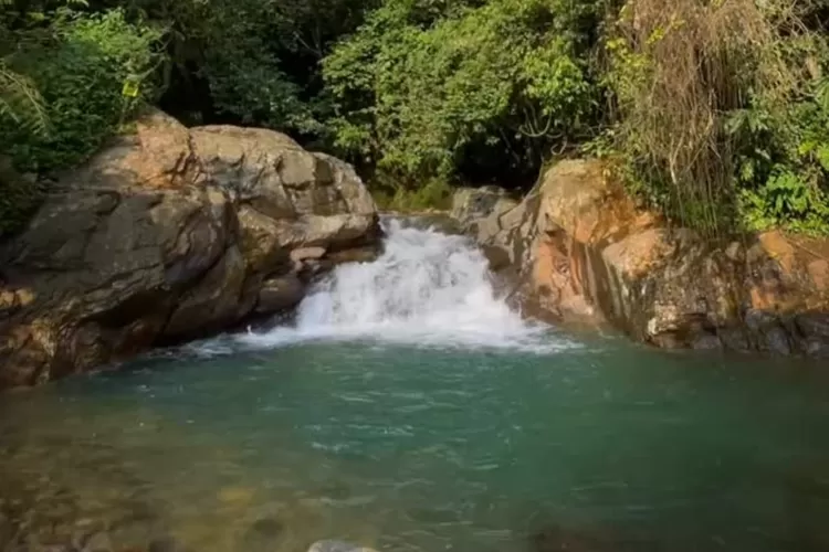 Pesona air terjun Curug Buleud hidden gem di Bogor yang anti pungli (Instagram/@saung.lebahmadupaseban)