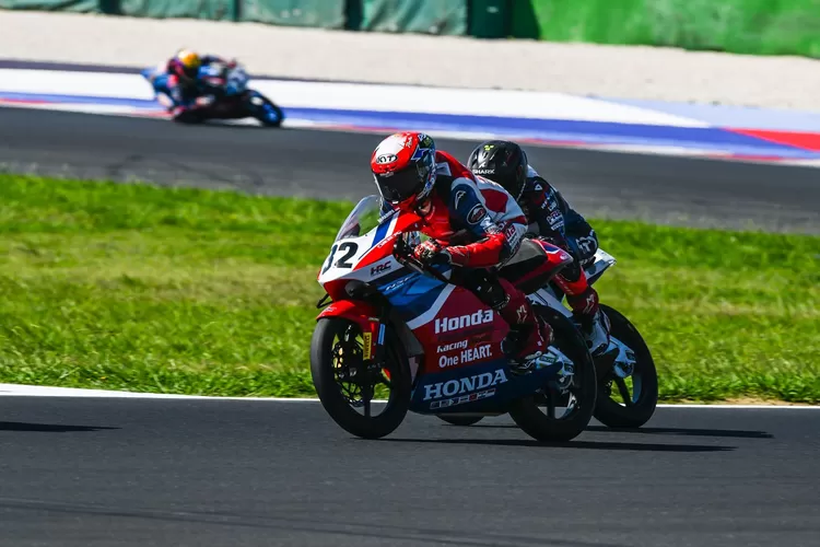 Para pebalap muda binaan PT Astra Honda Motor (AHM) tampil memukau di ajang balap internasional European Talent Cup (ETC) musim 2025