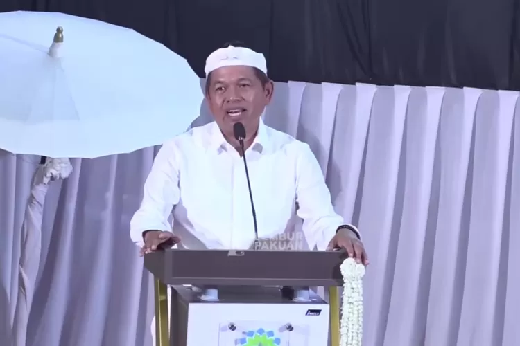 Gubernur Jawa Barat, Dedi Mulyadi dalam acara Stadium General UIN Sunan Gunung Djati Bandung (Tangkapan layar Youtube LEMBUR PAKUAN CHANNEL)