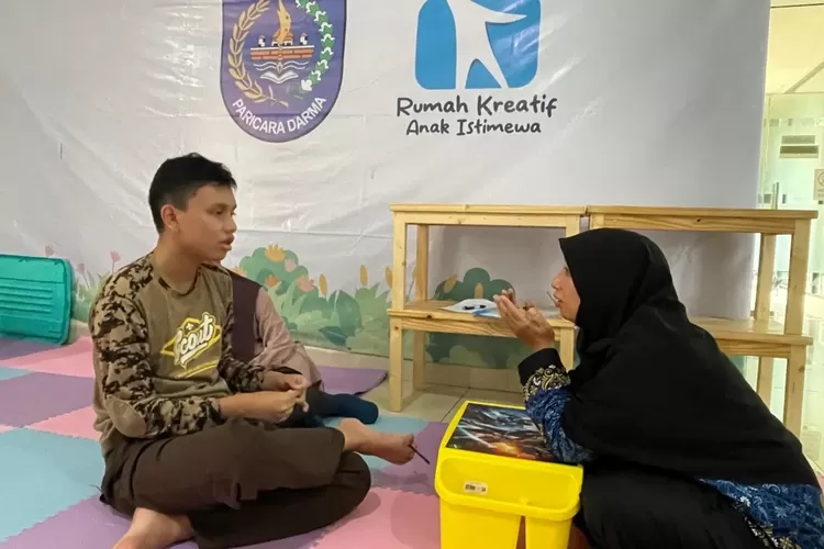 Peserta didik RKAI yang sedang belajar mengaji dengan Auditori. (ISTIMEWA)