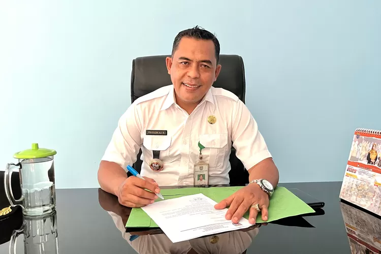 Lurah Sawangan, Fahrudin Ali Ahmad atau akrab disapa Lurah Are, Rabu (24/9). (RISKY DWI LESTARI/RADAR DEPOK)