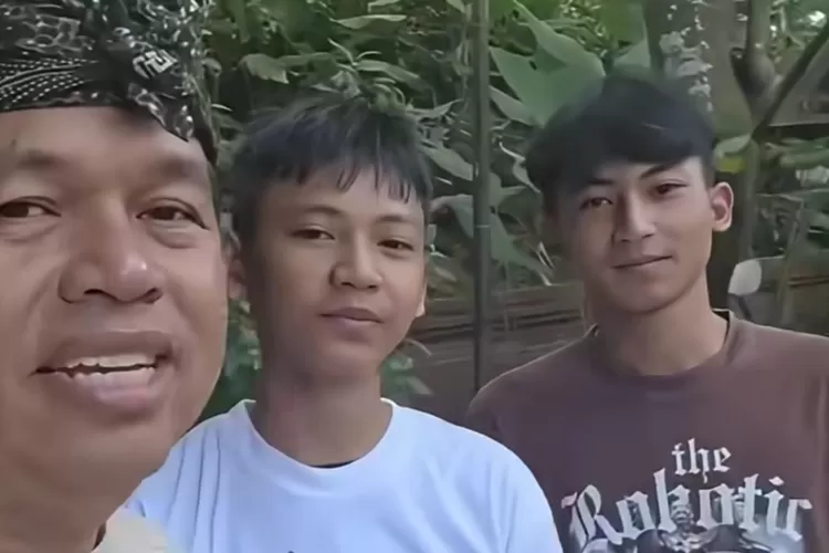 Gubernur Jawa Barat, Dedi Mulyadi bersama kakak-adik yang viral asal Kabupaten Bogor (Instagram/@dedimulyadi71)
