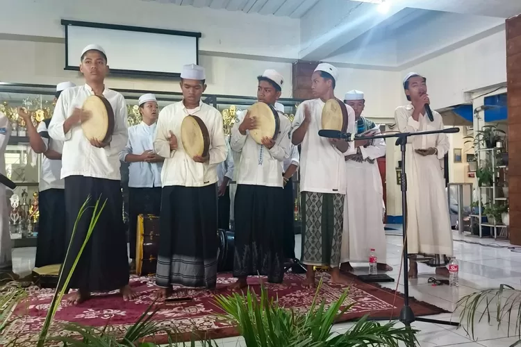 Pelaksanaan peringatan Maulid Nabi Muhammad SAW 1447 Hijriah yang dilaksanakan SMP Negeri 16 Depok.  (ANDIKA EKA/RADAR DEPOK)