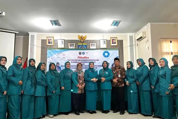 Prosesi pelantikan TP PKK Kecamatan Bojongsari dan Ketua TP Posyandu 7 Kelurahan Se-Kecamatan Bojongsari yang berlangsung di Kecamatan Bojongsari, beberapa waktu lalu. (RISKY DWI LESTARI/RADAR DEPOK)