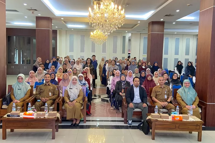 Foto bersama usai pelaksanaan Penyusunan Dokumen Pelaksanaan Anggaran (DPA) Perubahan Sekolah, di Aula Teratai, Balai Kota Depok.&nbsp; (ANDIKA EKA/RADAR DEPOK)